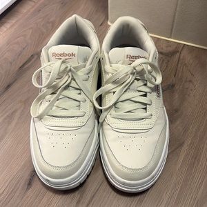 Reebok Sneakers